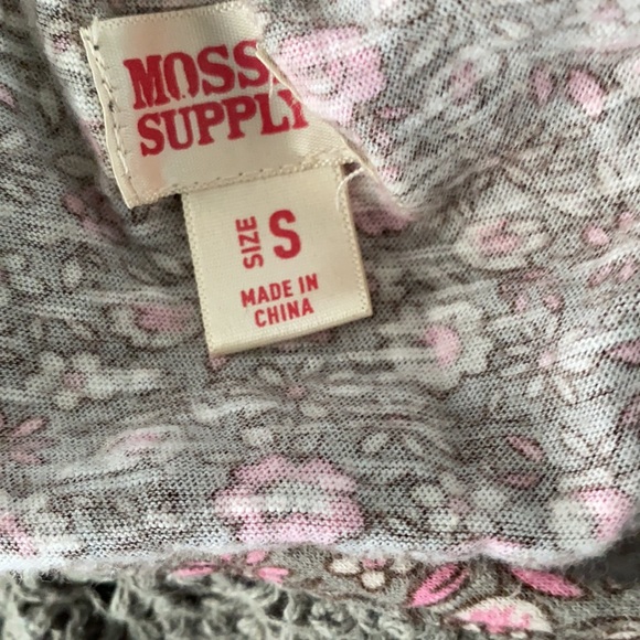 Flower top💜 - Picture 6 of 6